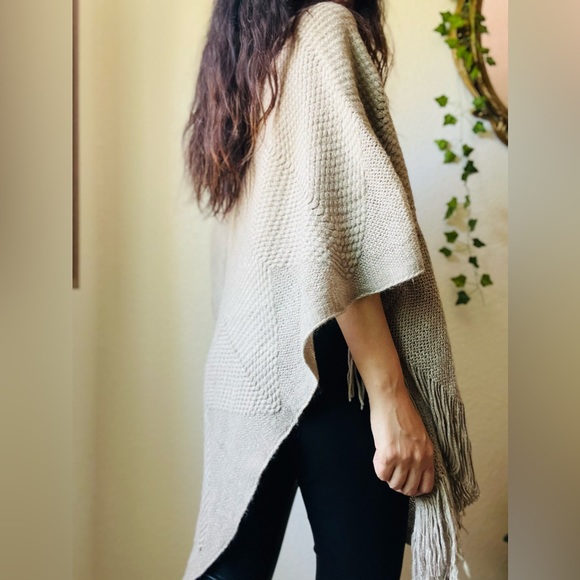 Urban Collection Poncho Sweater One Size - Picture 3 of 8